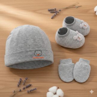 Coffret Naissance « Petit Ours » – Set 3 Pièces (Bonnet, Chaussons et Moufles) – gris